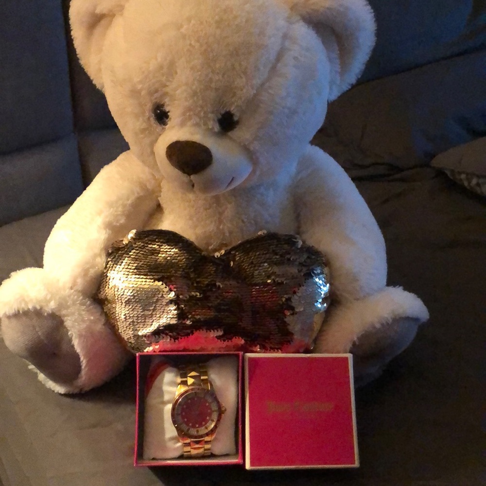 Beautiful woman’s Juicy Couture watch. Pristine condition.